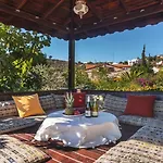 6 Bedroom Villa *