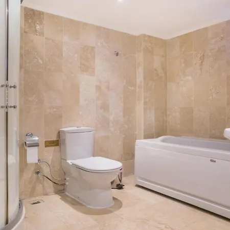 6 Bedroom Vila