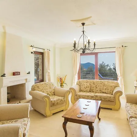 6 Bedroom Vila