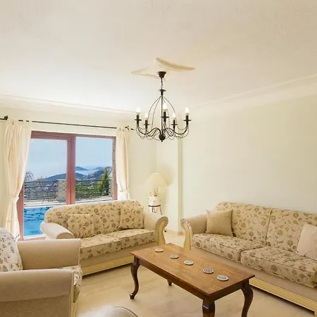 6 Bedroom *