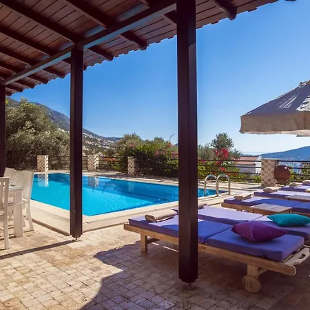 6 Bedroom Vila