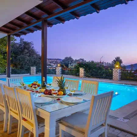 6 Bedroom Vila