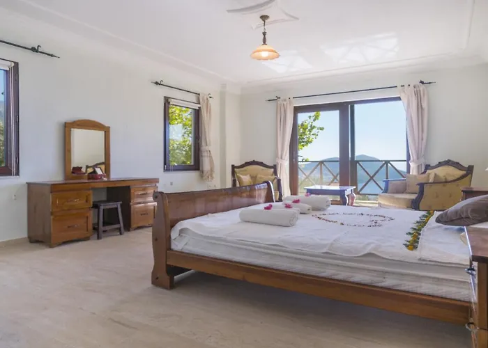 6 Bedroom Villa *