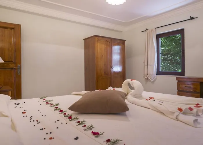Villa 6 Bedroom *