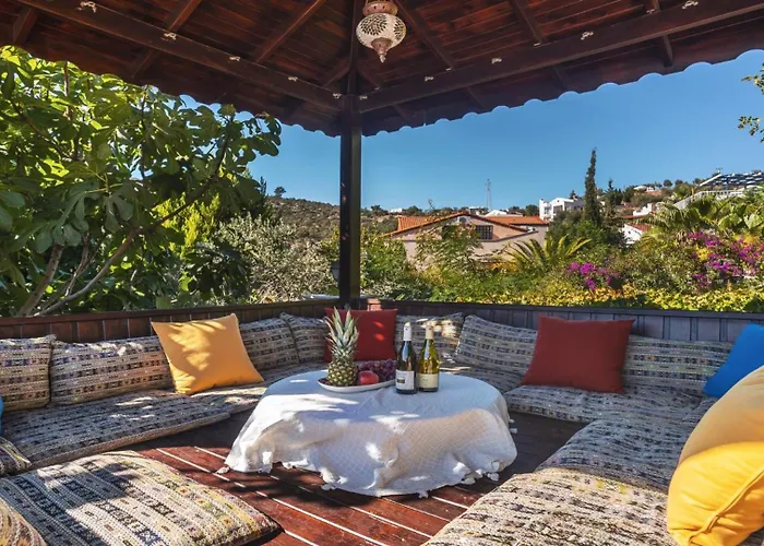 6 Bedroom Villa *