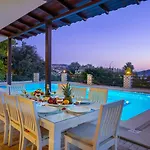 6 Bedroom Villa