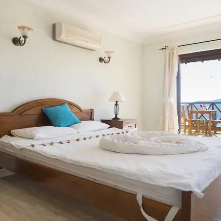 6 Bedroom Villa